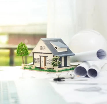 Modelwoning met bouwtekeningen bij artikel over ISDE ventilatie en isolatie